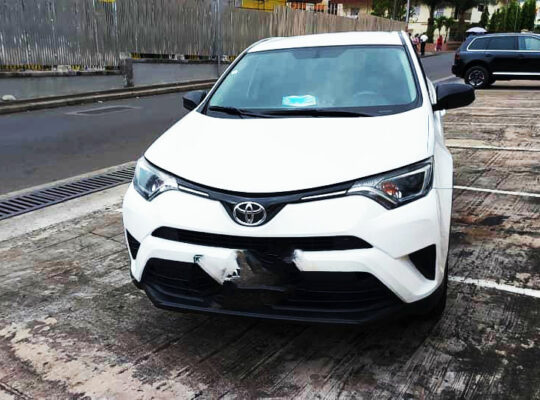 Location voiture Rav4 2015 Douala