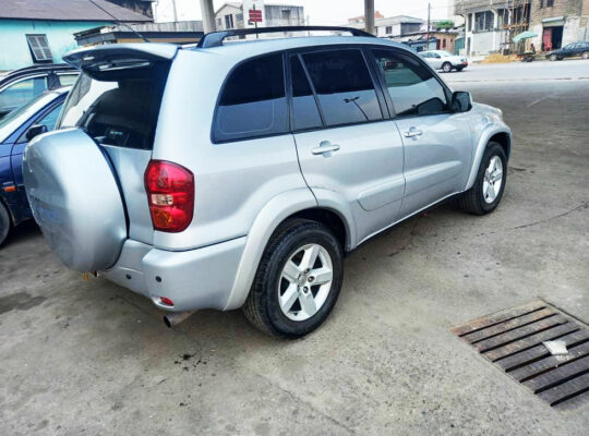 Location voiture Rav4 2002 Douala