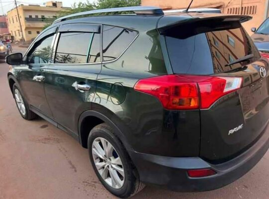 Location voiture RAV4 2016 Douala
