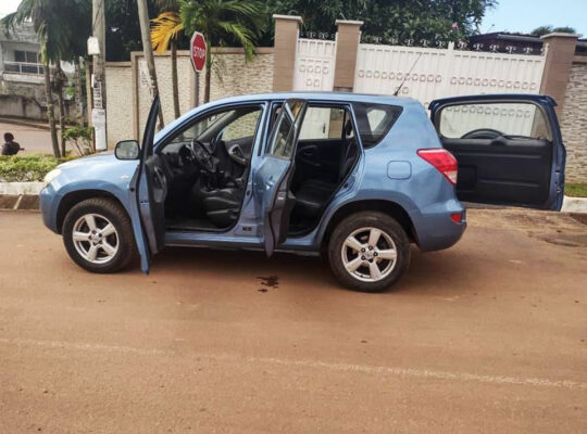 Location voiture RAV4 2008 Douala