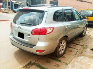 Location voiture Hyundai Santa Fe Douala