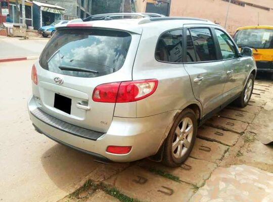 Location voiture Hyundai Santa Fe Douala
