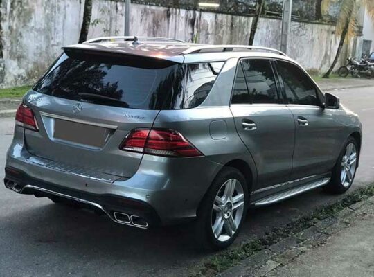 Location voiture Mercedes ML 350 BlueTEC Douala