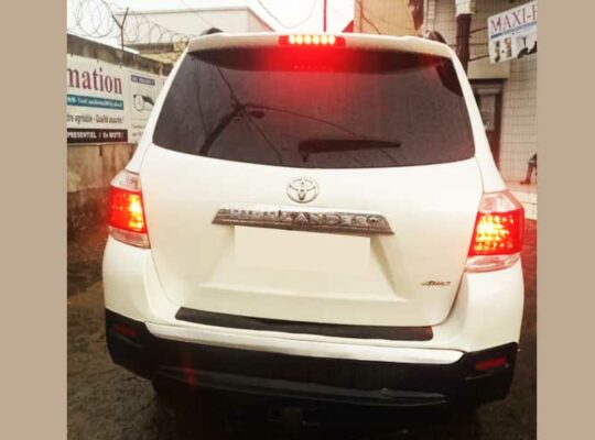 Location voiture Toyota Highlander Douala