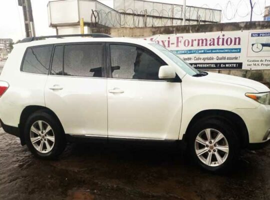Location voiture Toyota Highlander Douala