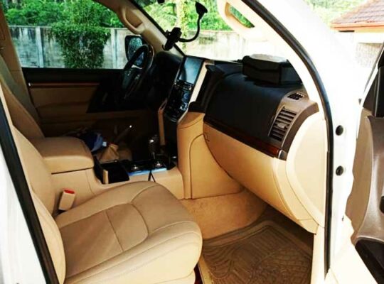 Location Toyota Land Cruiser GXR 2020 Douala