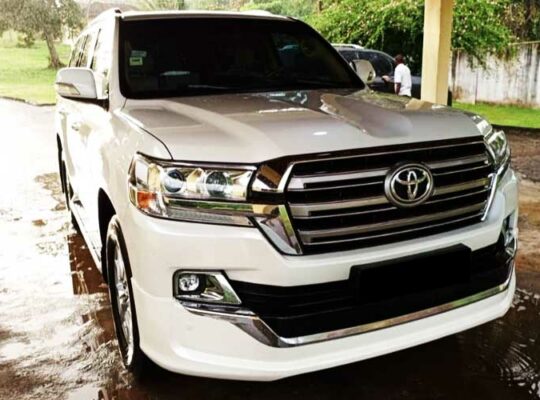 Location Toyota Land Cruiser GXR 2020 Douala
