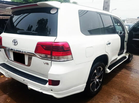 Location voiture Toyota Land Cruiser 2020 Douala