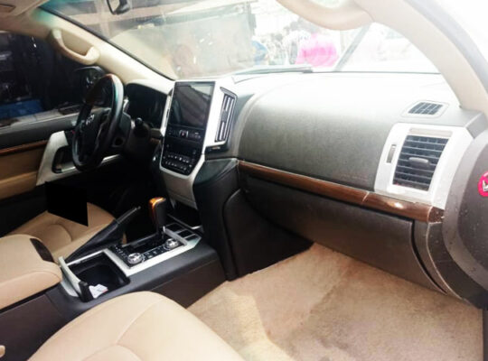 Location voiture Toyota Land Cruiser 2020 Douala