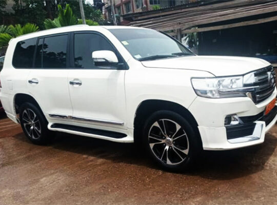 Location voiture Toyota Land Cruiser 2020 Douala